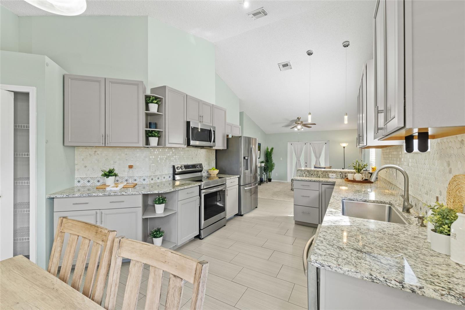 100 KELLY CIRCLE, Sanford, FL 32773