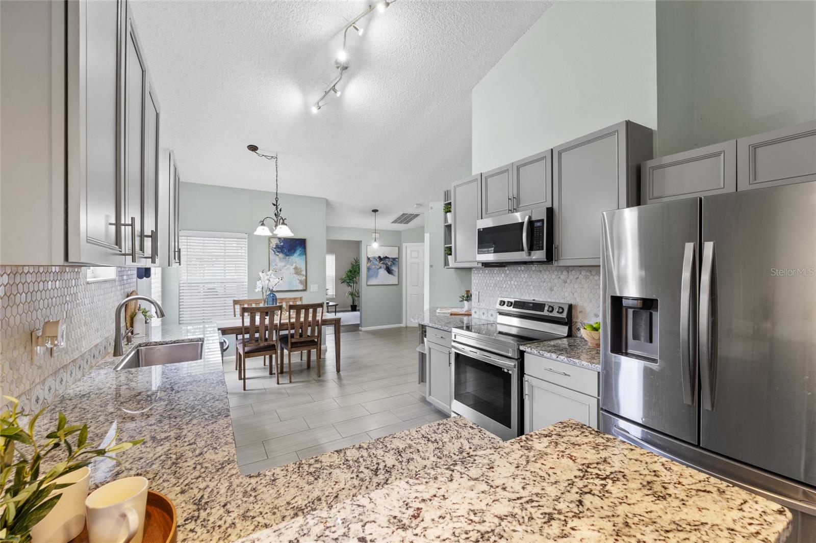 100 KELLY CIRCLE, Sanford, FL 32773