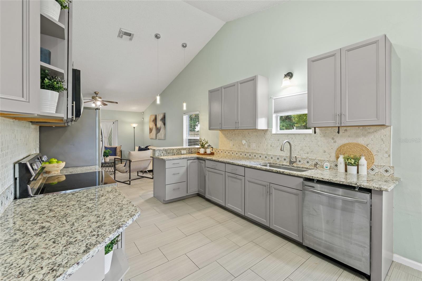 100 KELLY CIRCLE, Sanford, FL 32773
