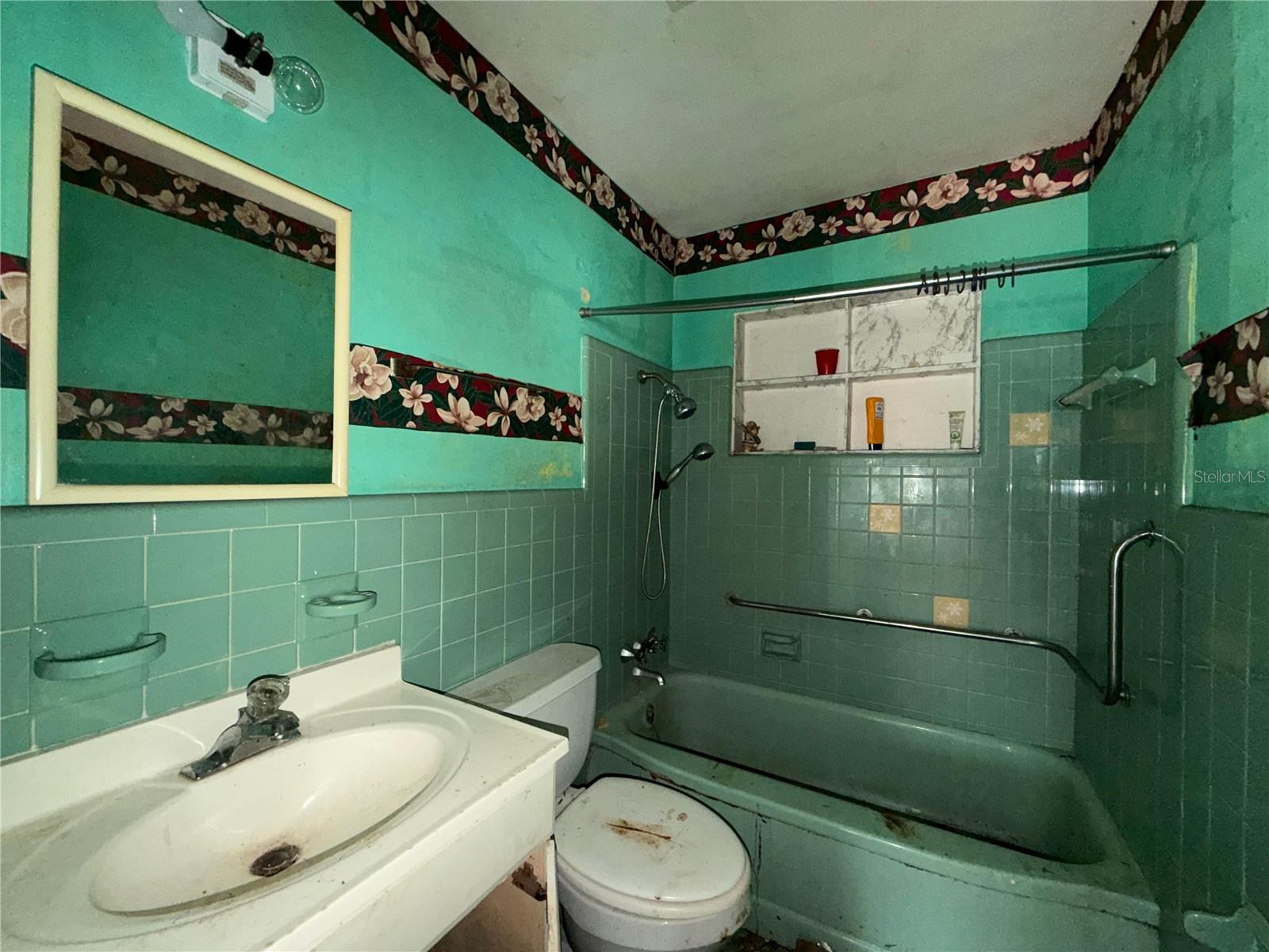 2221 UNION STREET S, St Petersburg, FL 33712 2221 UNION STREET S, St Petersburg, FL 33712