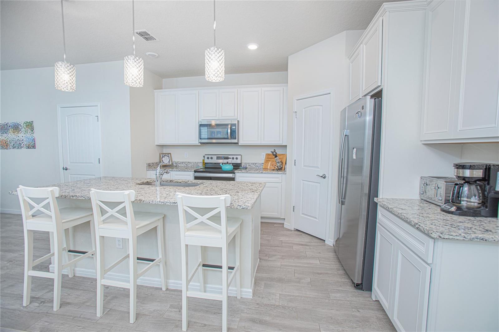 Kitchen & Breakfast Bar Kitchen & Breakfast Bar