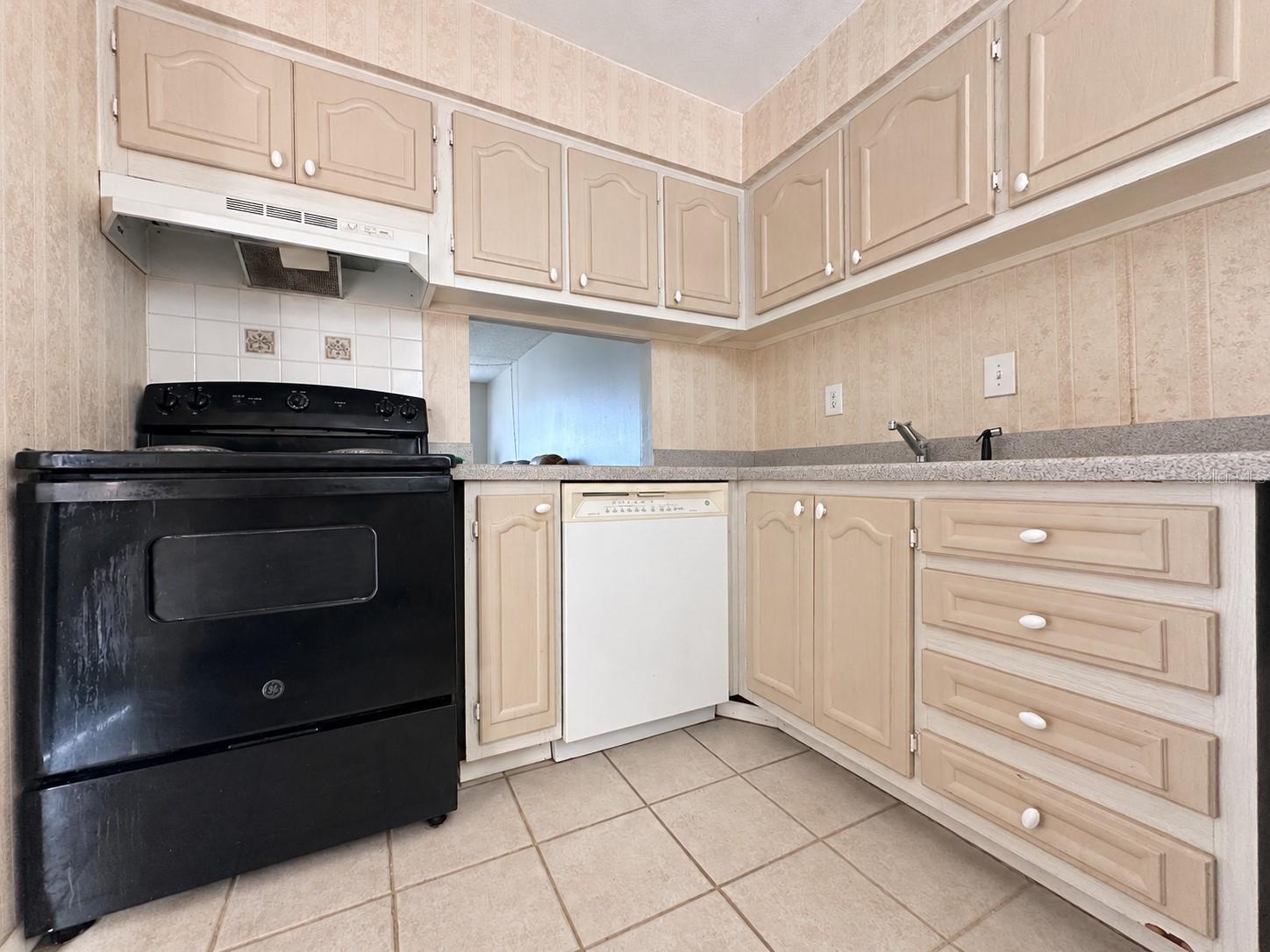 2854 N POWERS DRIVE, #102, Orlando, FL 32818