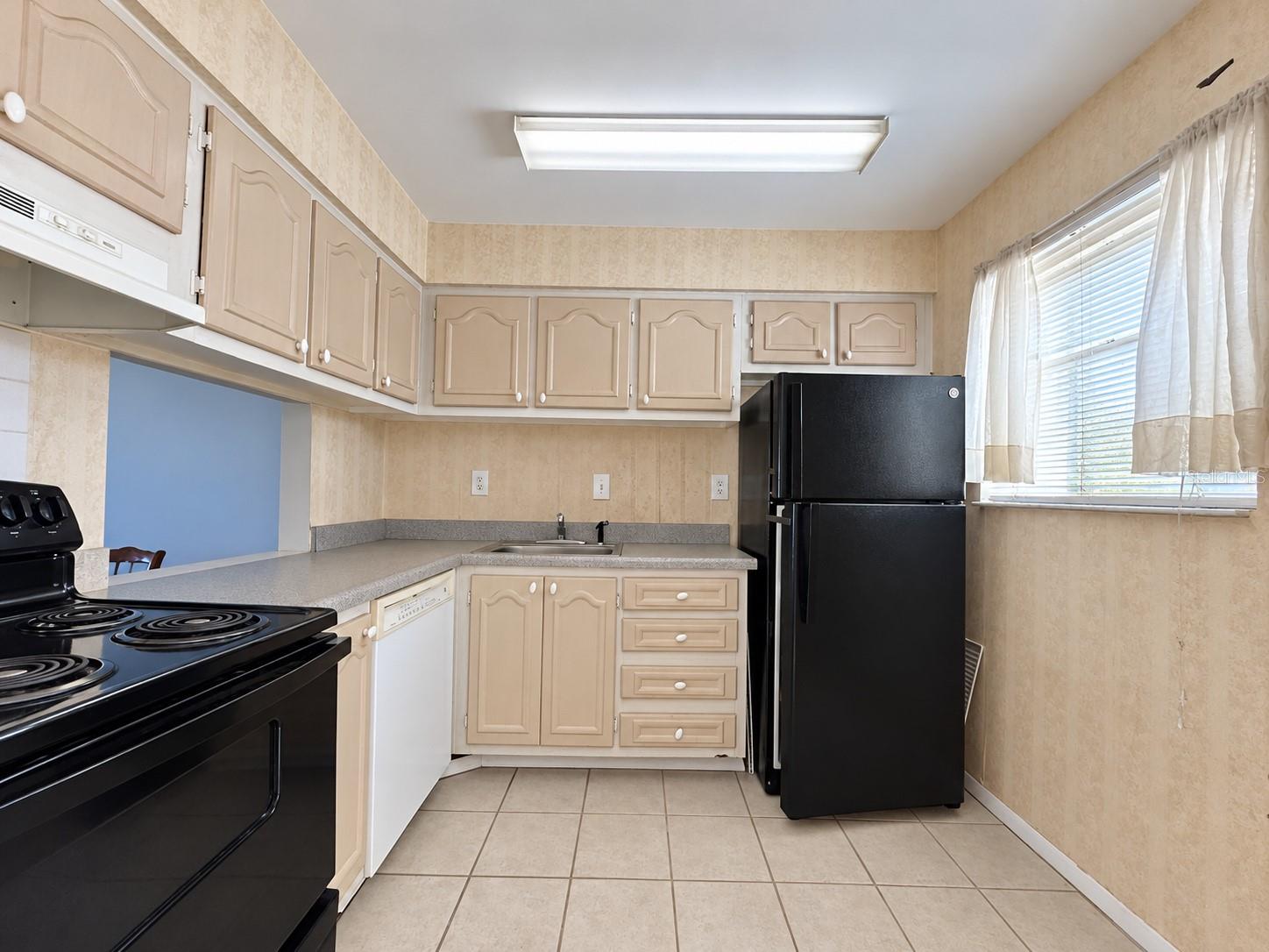 2854 N POWERS DRIVE, #102, Orlando, FL 32818