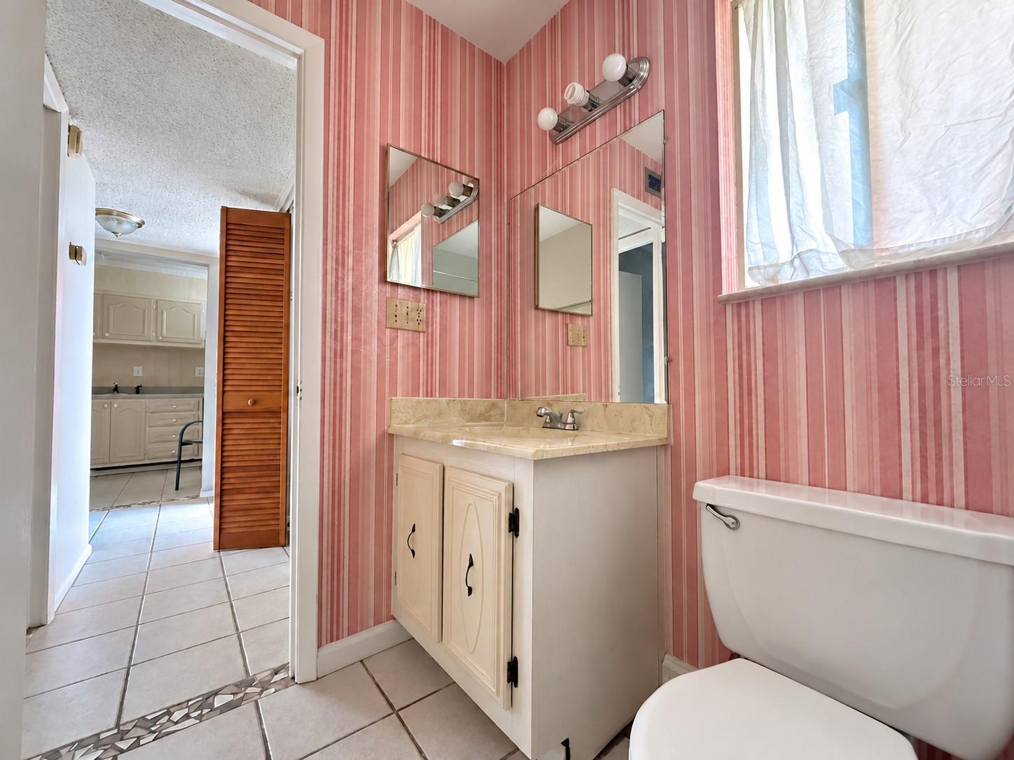 2854 N POWERS DRIVE, #102, Orlando, FL 32818