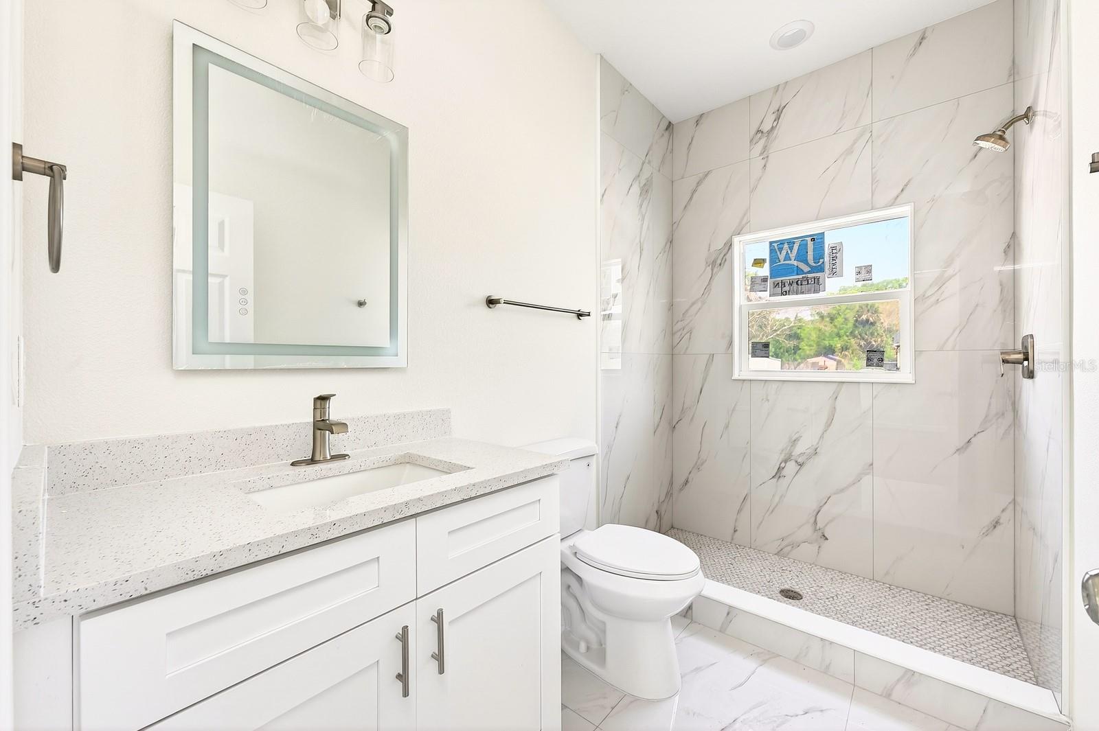 Primary en-suite bath.