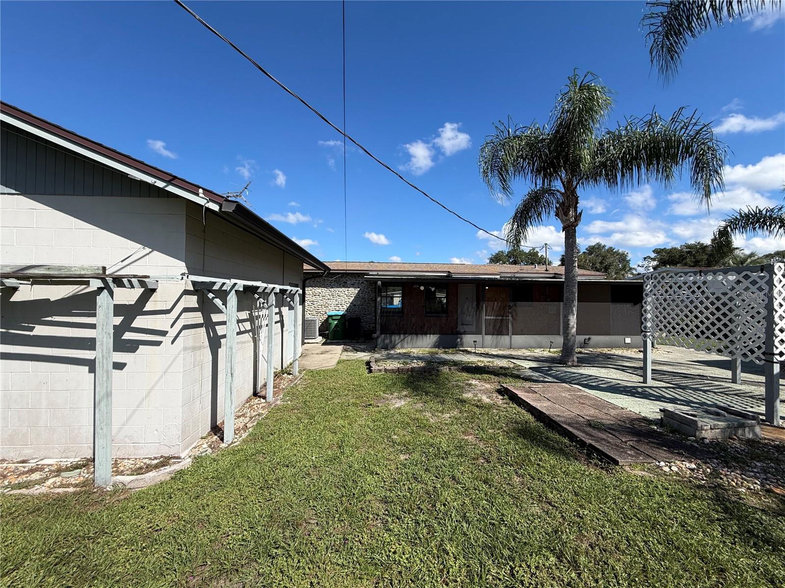 813 HALSTEAD STREET, Deltona, FL 32725