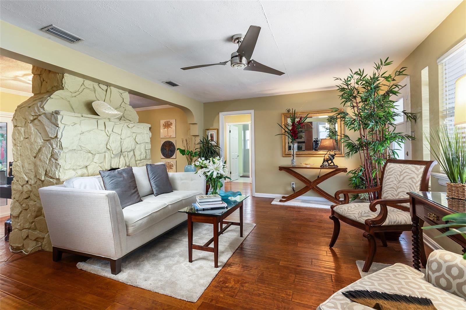 1036 DELANEY AVENUE, Orlando, FL 32806