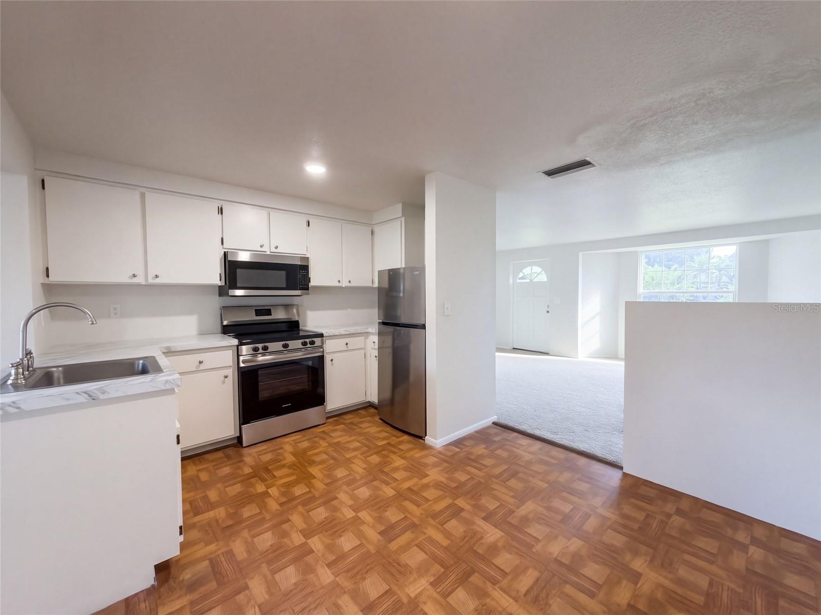 117 66TH AVENUE W, Bradenton, FL 34207 117 66TH AVENUE W, Bradenton, FL 34207