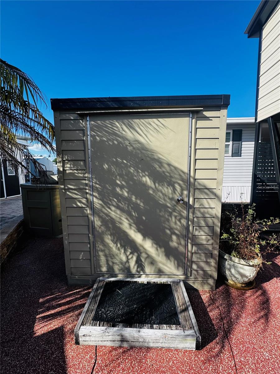 Small shed for your tools!