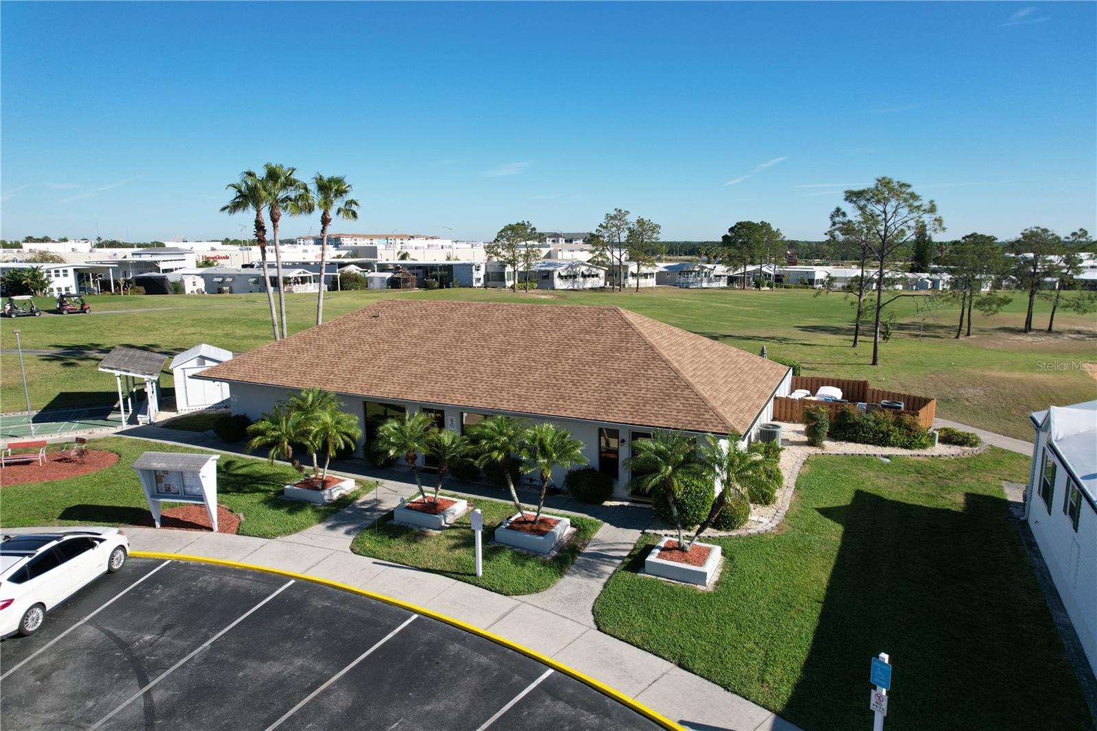 Tons of activities & laundry at the clubhouse
