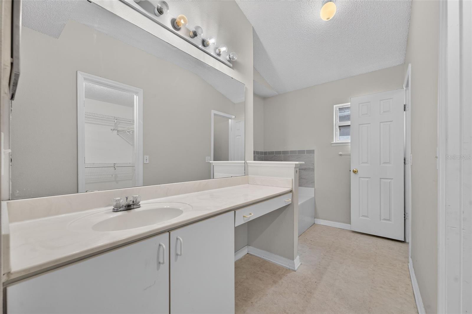 2018 WEKIVA RESERVE BOULEVARD, Apopka, FL 32703