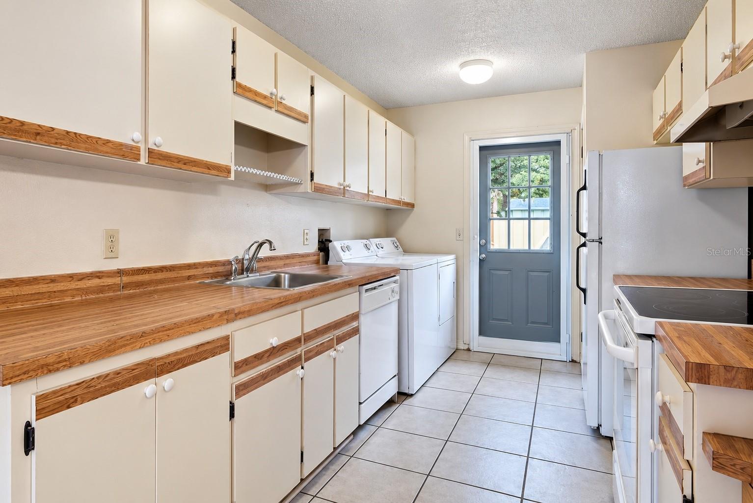 343 E ROSEWOOD LANE, #343, Tavares, FL 32778