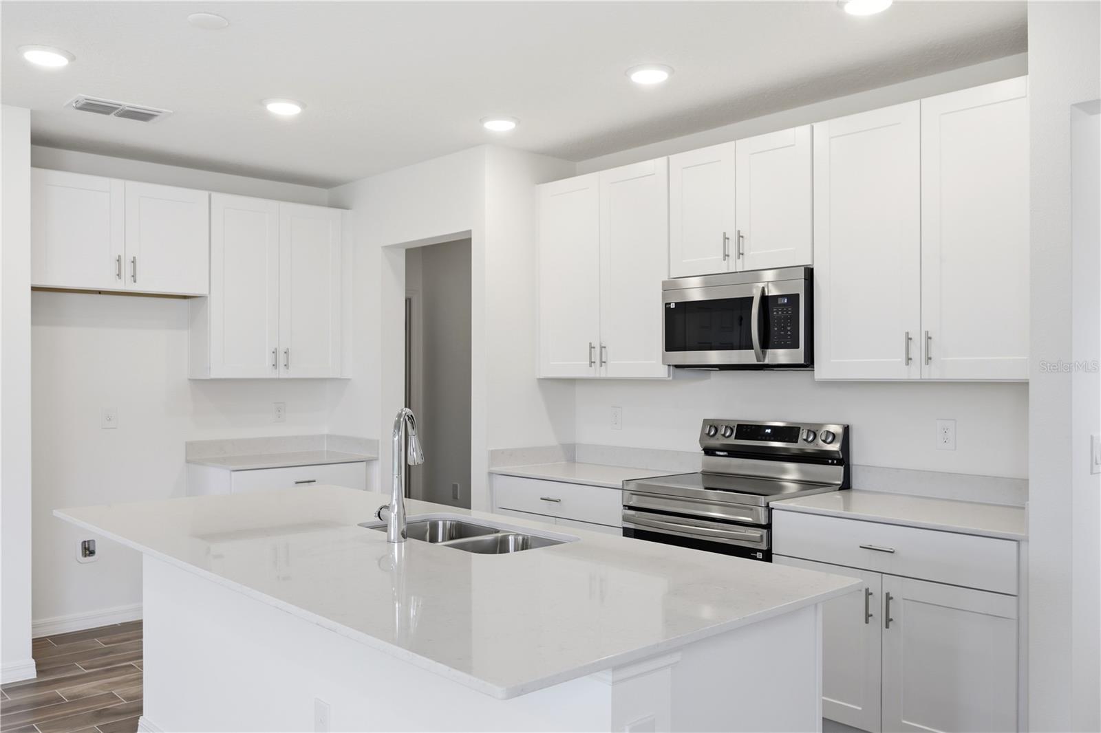 2301 LEELA CIRCLE, Tavares, FL 32778