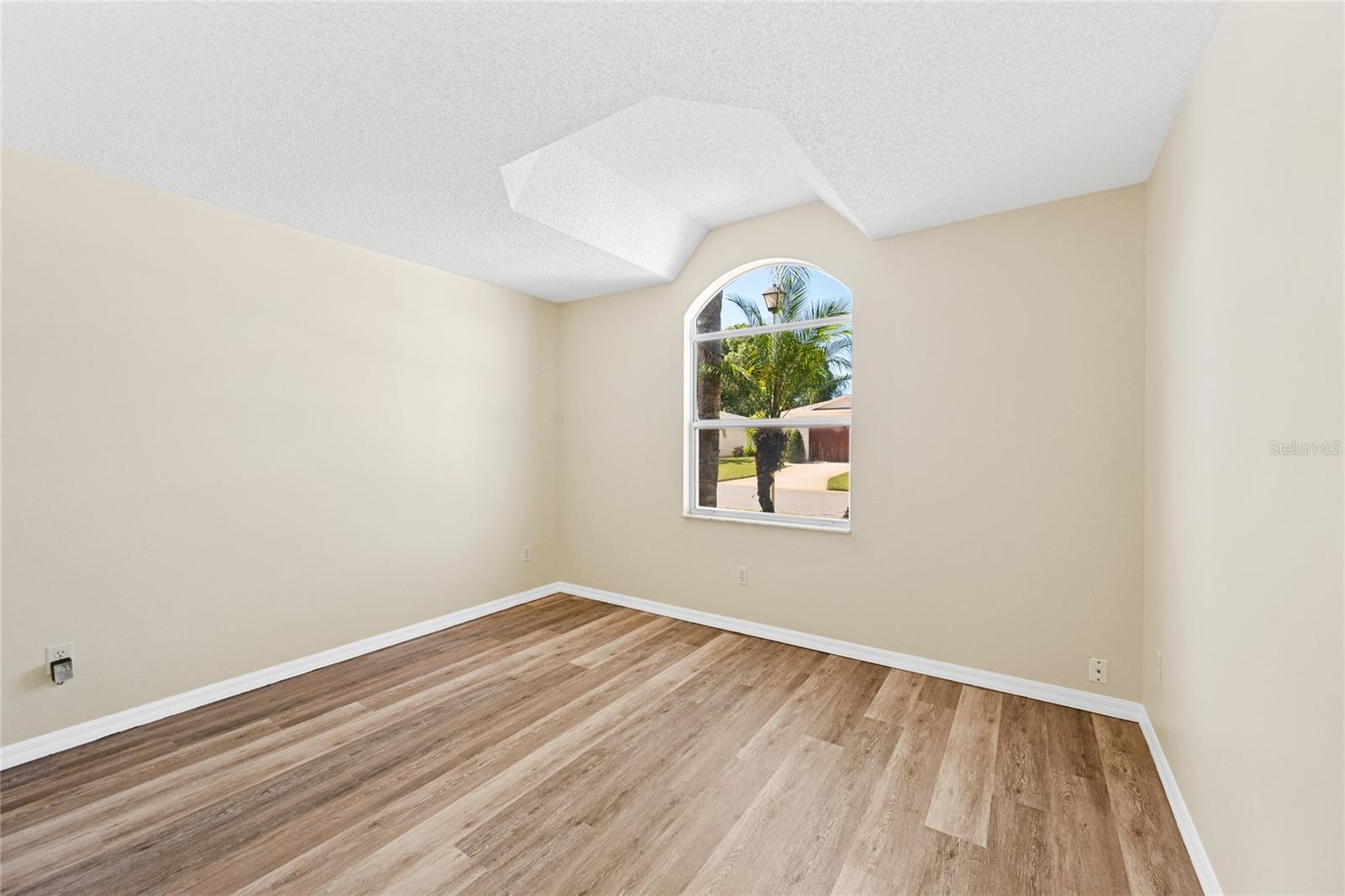 32656 OAK PARK DRIVE, Leesburg, FL 34748