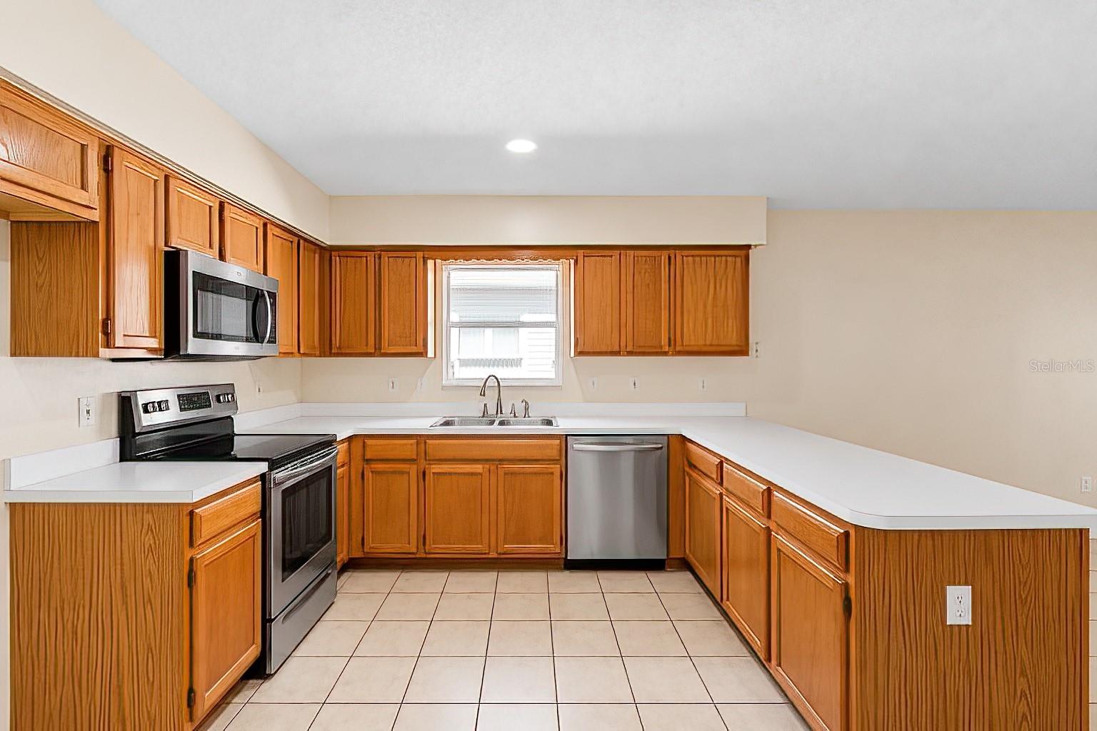 32656 OAK PARK DRIVE, Leesburg, FL 34748