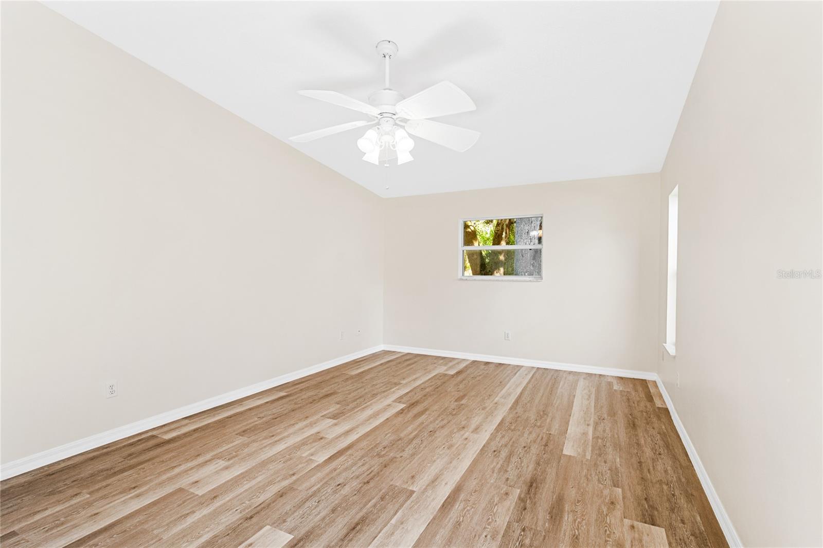 32656 OAK PARK DRIVE, Leesburg, FL 34748