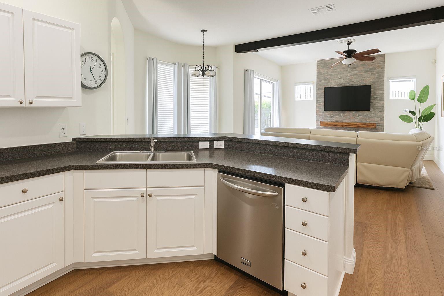 946 TUSCAN HILLS BOULEVARD, Davenport, FL 33897 946 TUSCAN HILLS BOULEVARD, Davenport, FL 33897