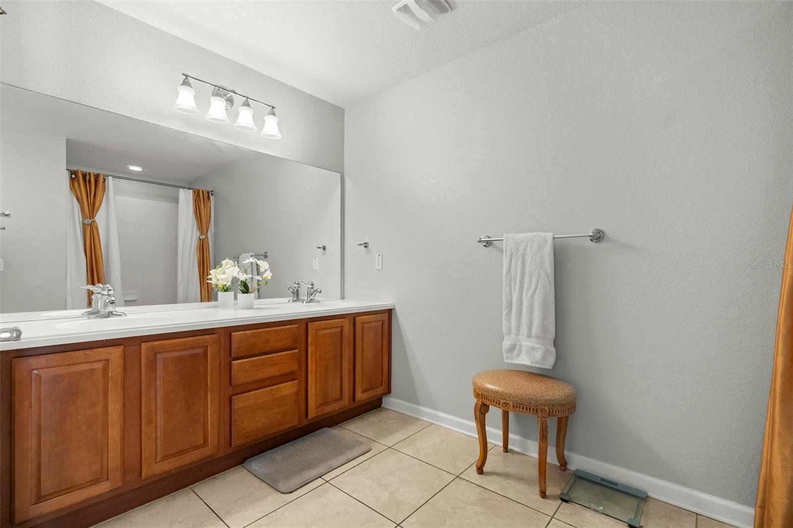 Upstairs Primary Bathroom