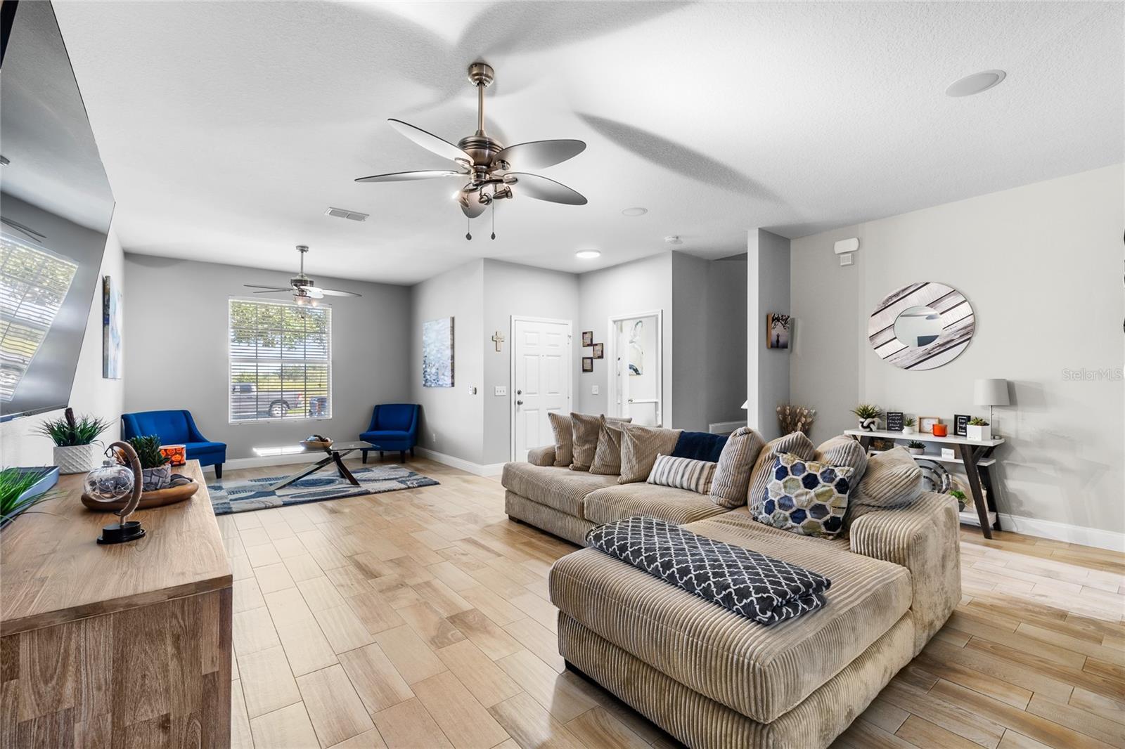 2424 VICTORIA FALLS DRIVE, Orlando, FL 32824 2424 VICTORIA FALLS DRIVE, Orlando, FL 32824