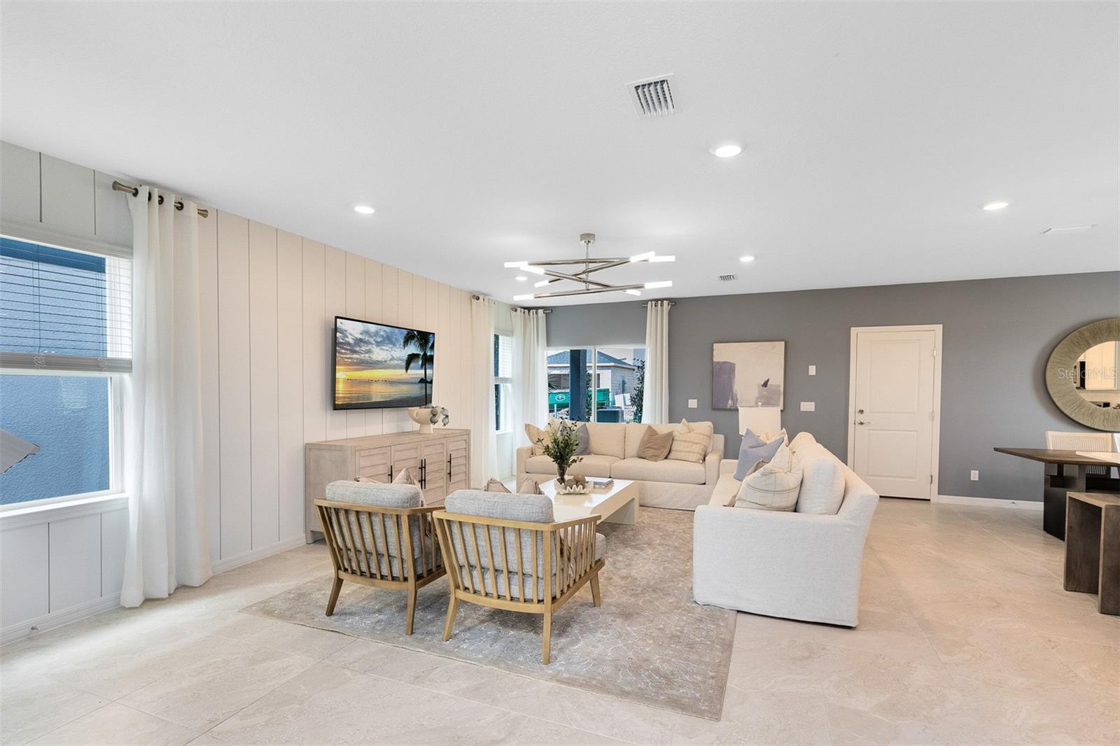 Actual home photo. Colors, finishes, textures and options may appear differently in person due to variations in monitors and viewing devices.