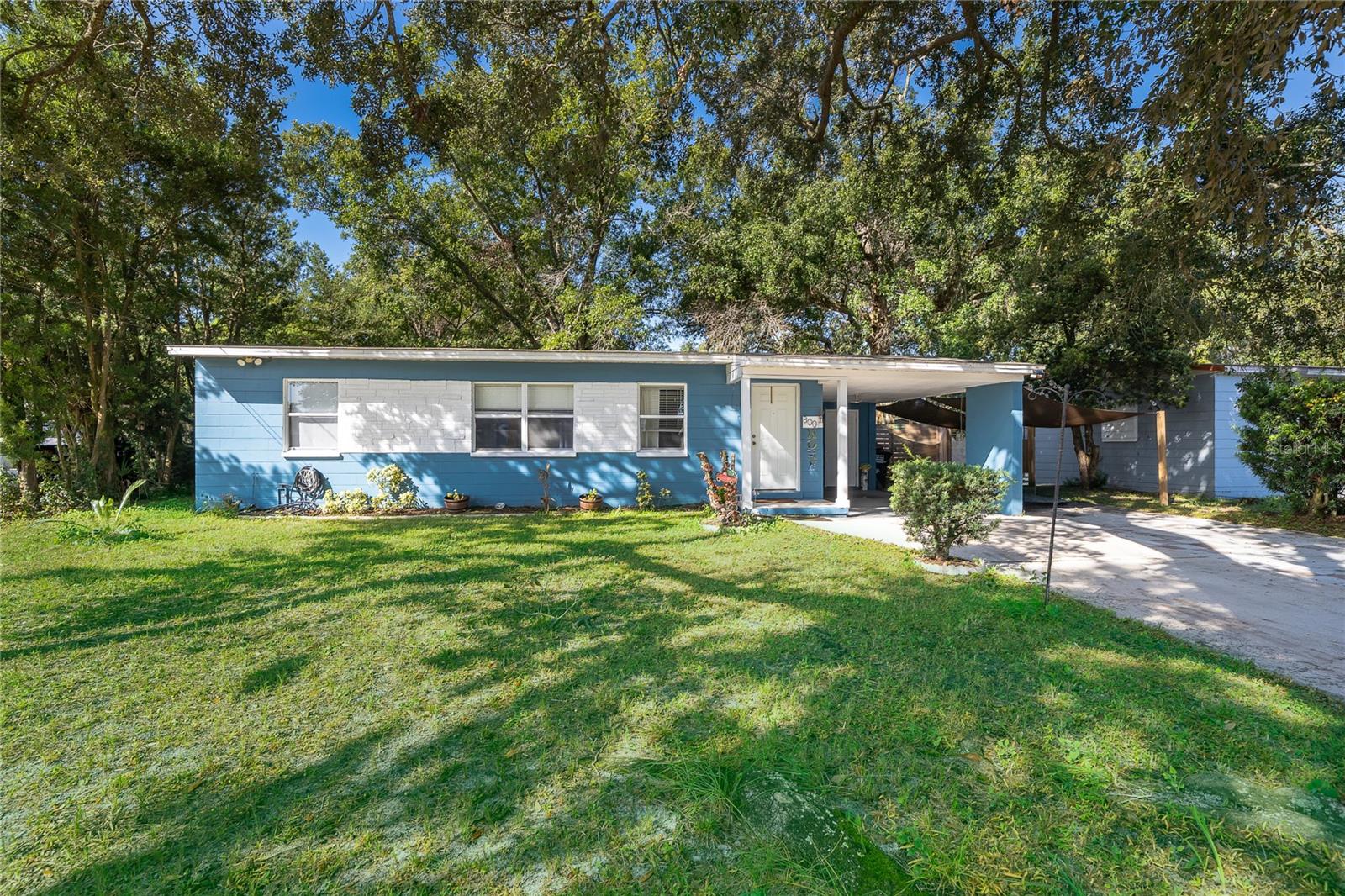 Welcome home. Spacious front lawn!