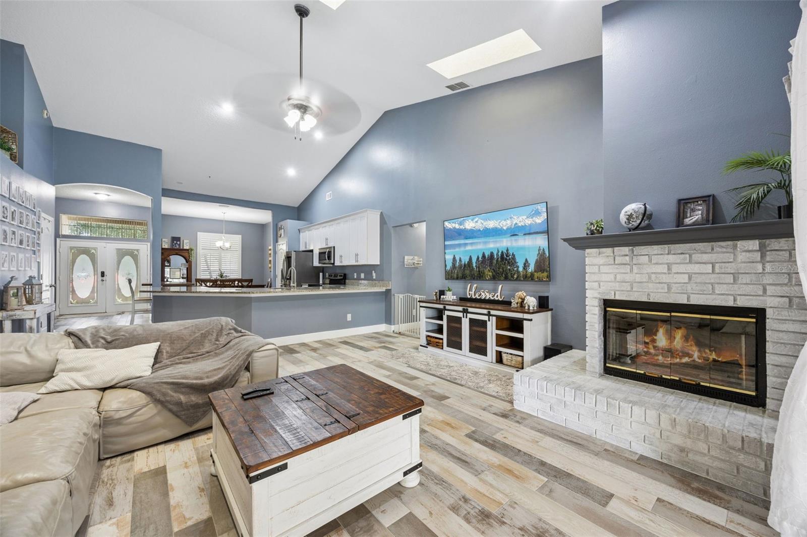 1505 Grassy Ridge Ln -Family room looking back toward the kitchen