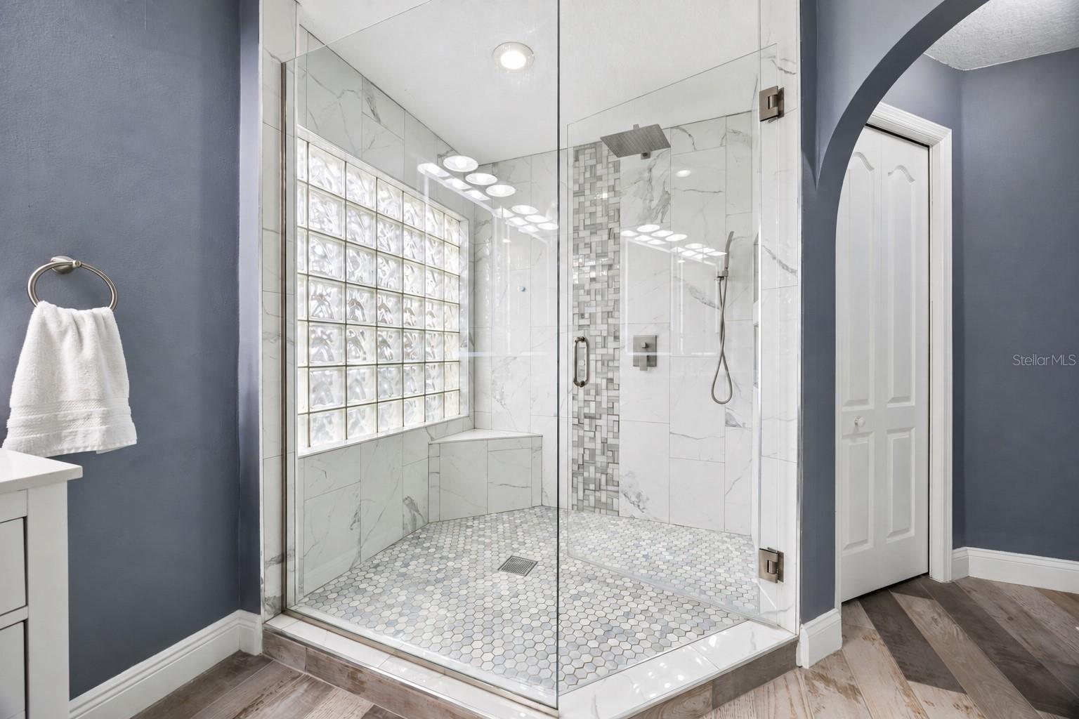 1505 Grassy Ridge Ln - primary shower