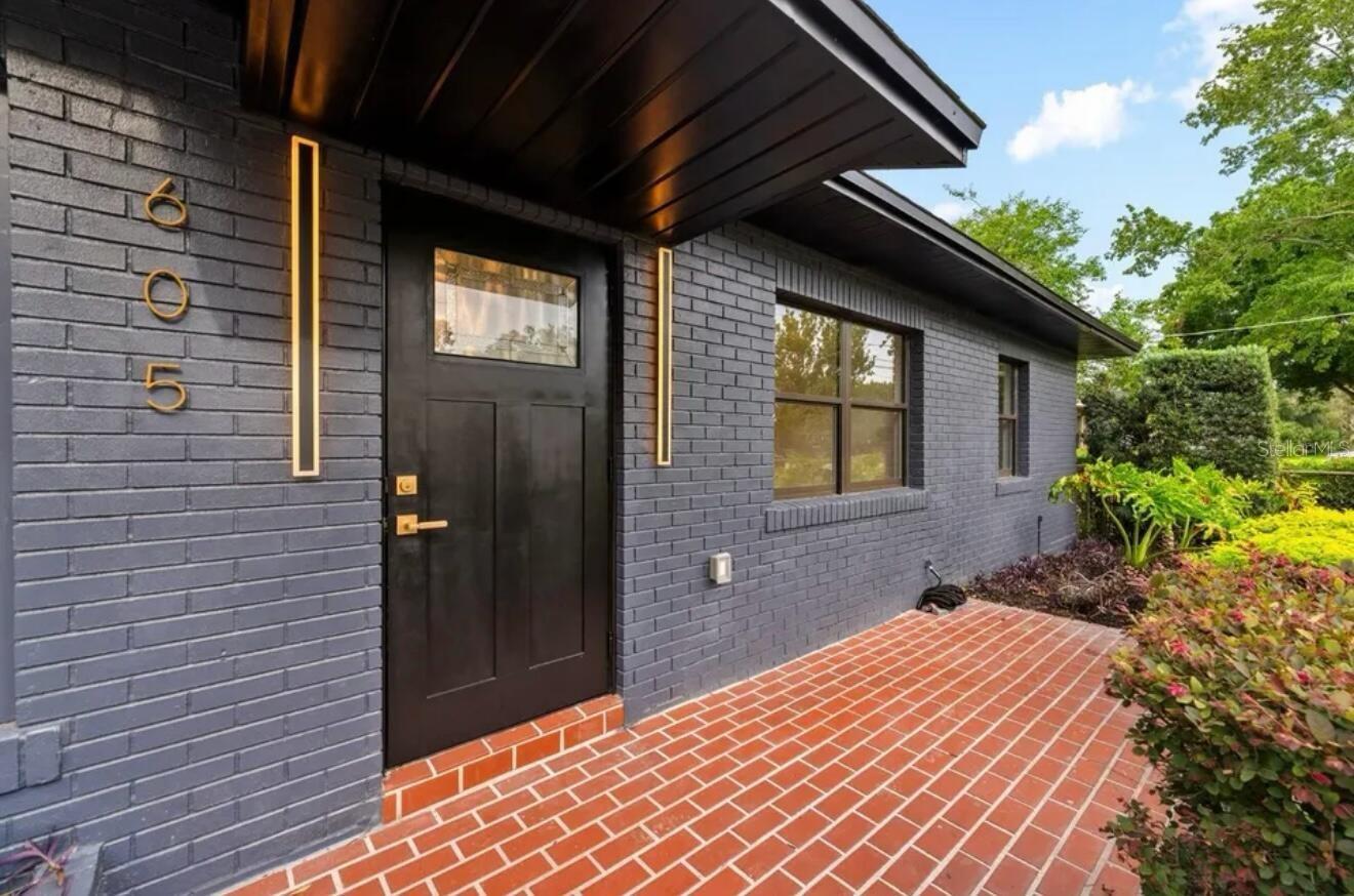 605 N WOODLYNNE AVENUE, Tampa, FL 33609