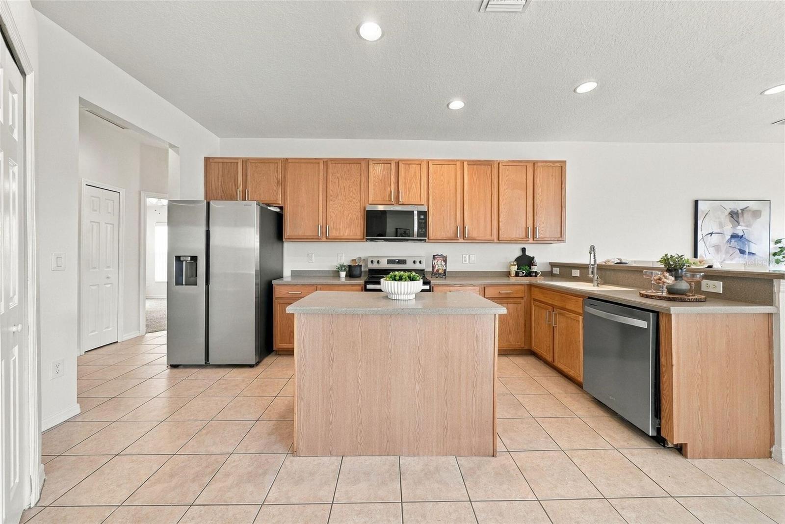 1822 MIRA LAGO CIRCLE, Ruskin, FL 33570