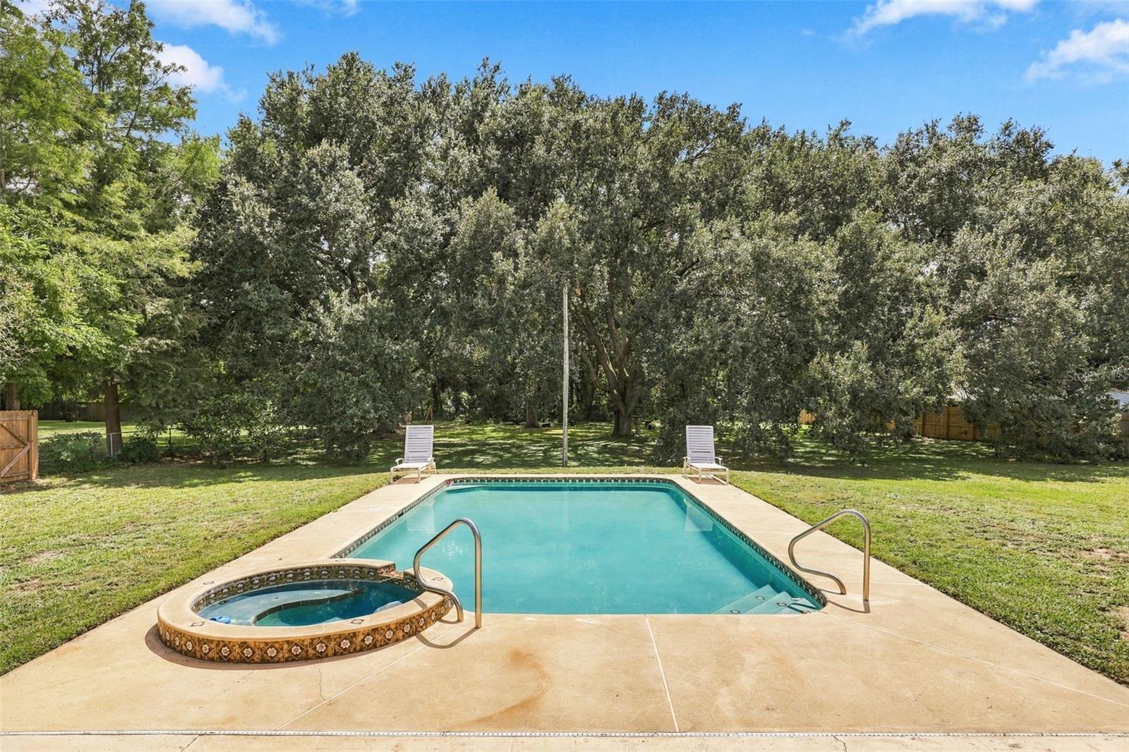 2460 E CROOKED LAKE CLUB BOULEVARD, Eustis, FL 32726