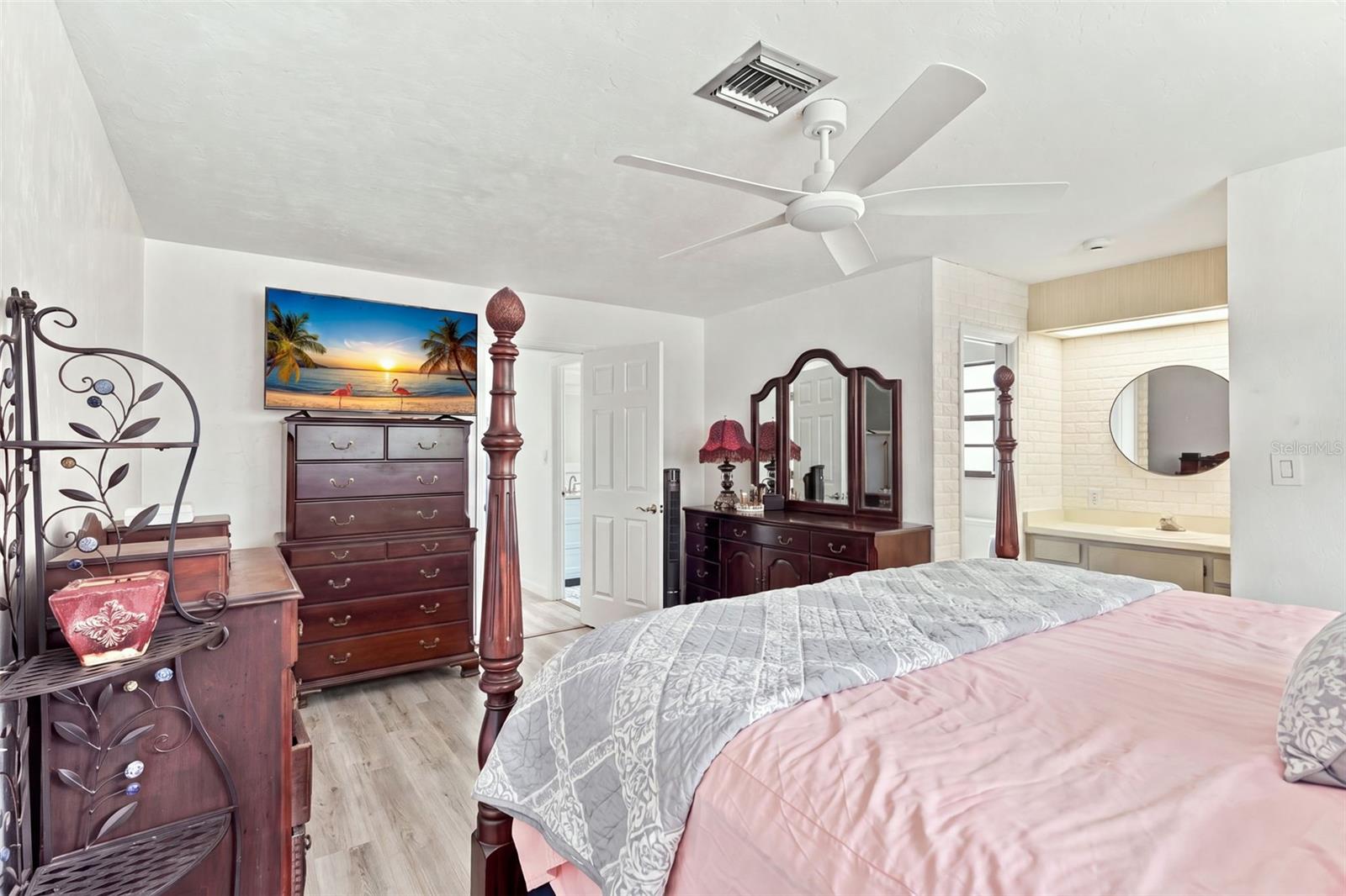 2460 E CROOKED LAKE CLUB BOULEVARD, Eustis, FL 32726