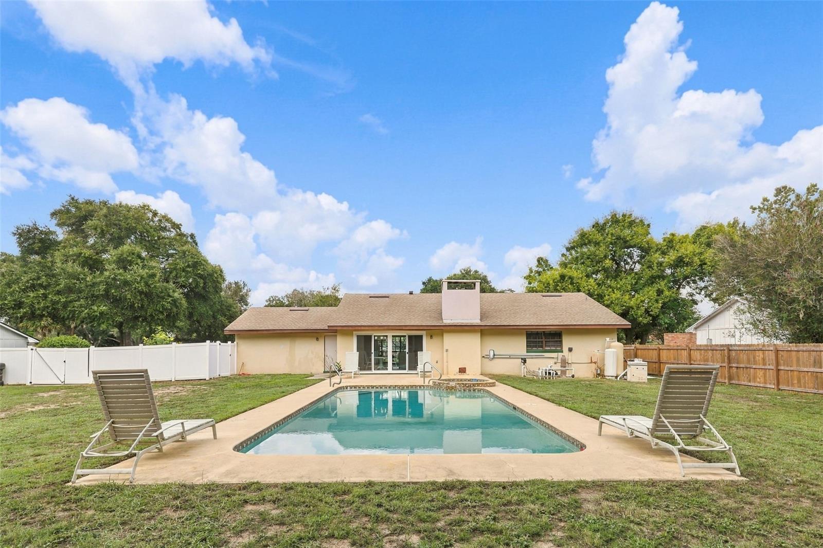 2460 E CROOKED LAKE CLUB BOULEVARD, Eustis, FL 32726
