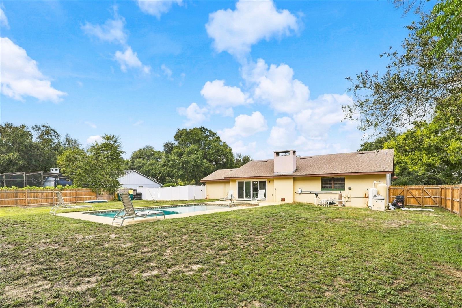 2460 E CROOKED LAKE CLUB BOULEVARD, Eustis, FL 32726
