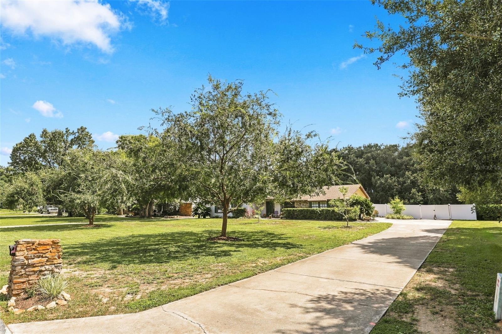 2460 E CROOKED LAKE CLUB BOULEVARD, Eustis, FL 32726