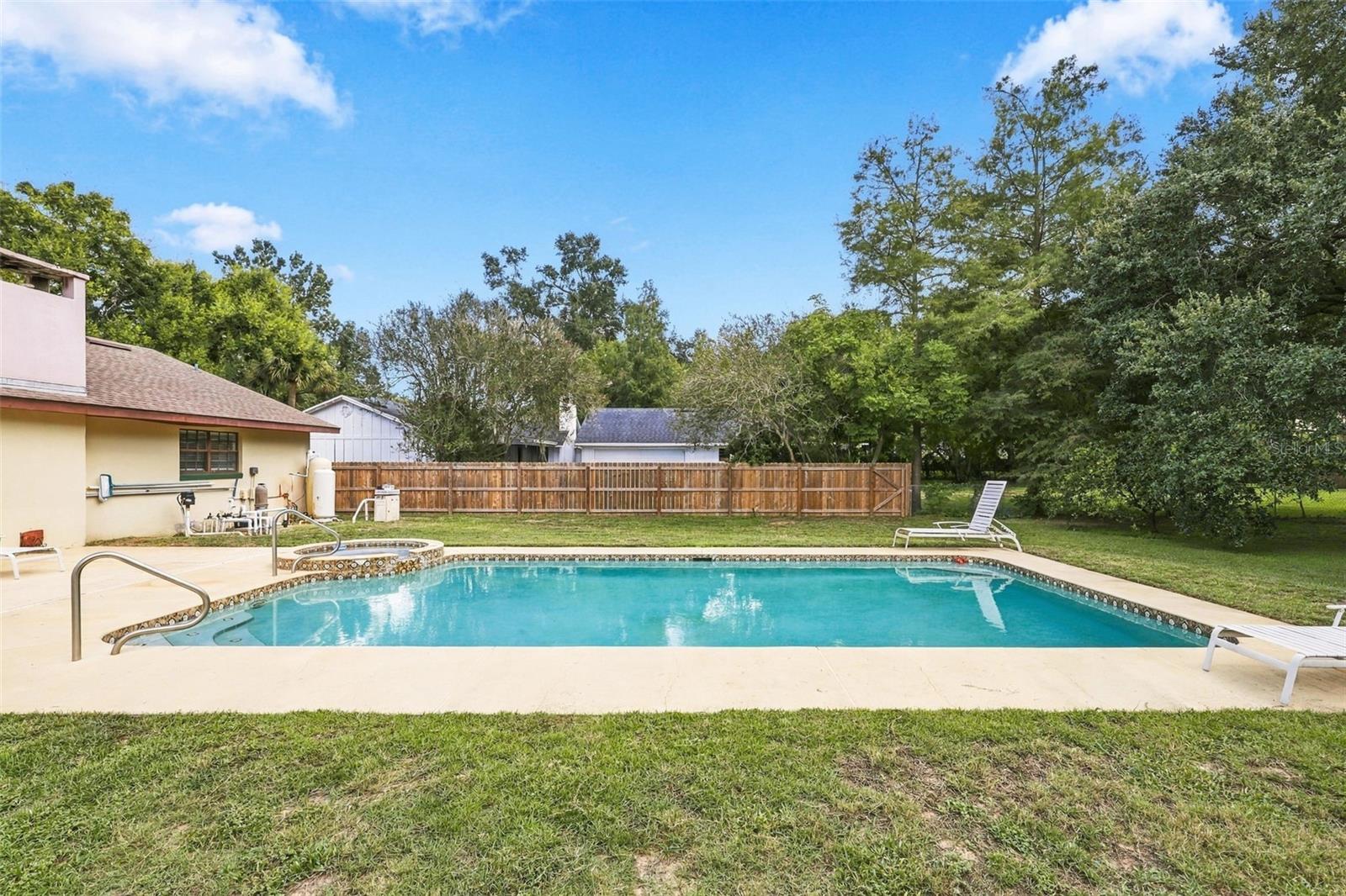 2460 E CROOKED LAKE CLUB BOULEVARD, Eustis, FL 32726