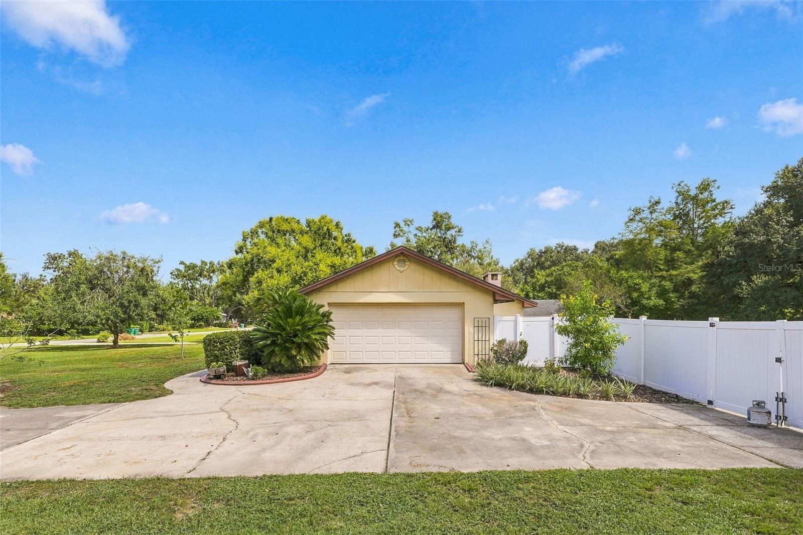 2460 E CROOKED LAKE CLUB BOULEVARD, Eustis, FL 32726