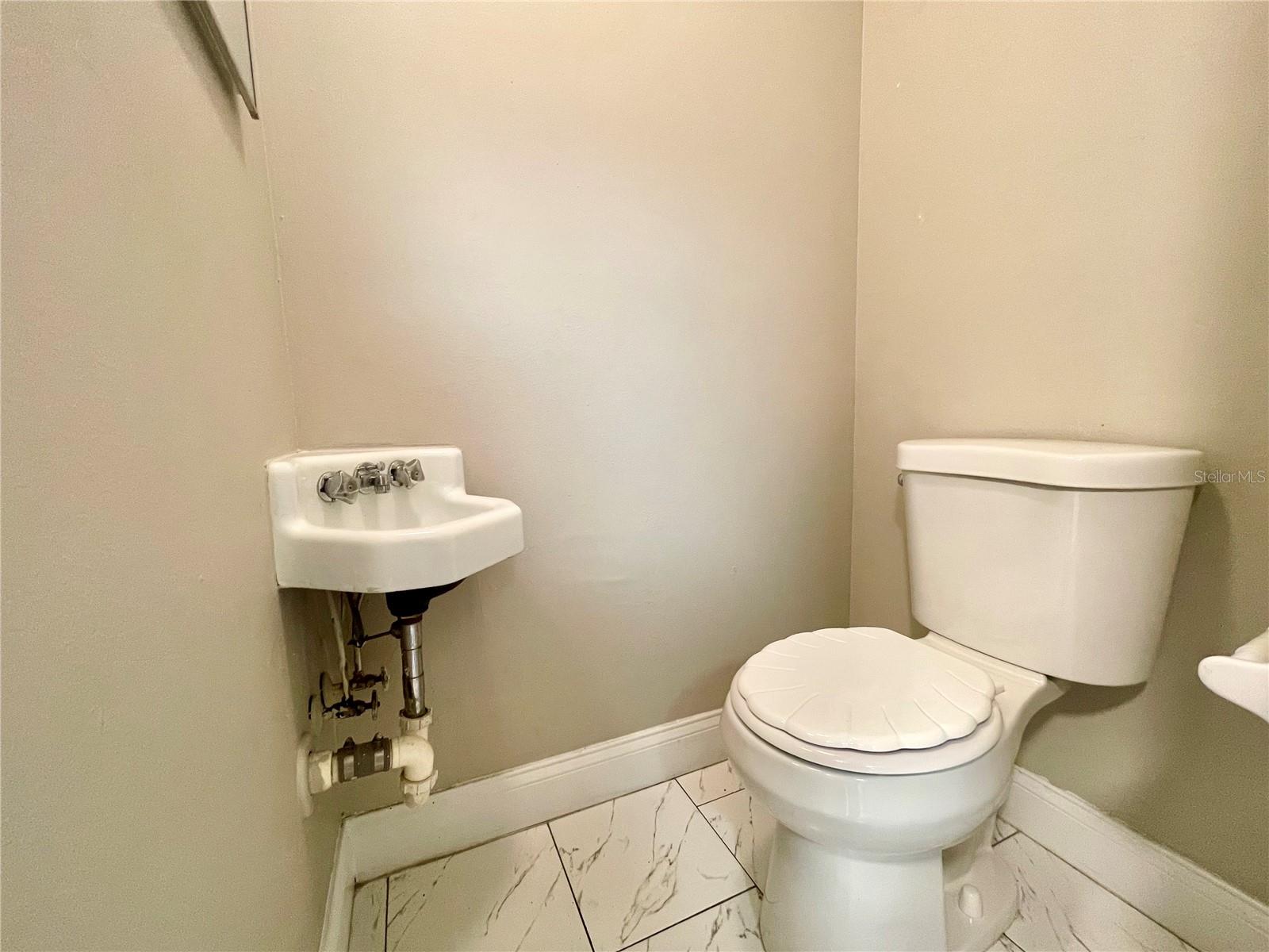 1/2 bathroom