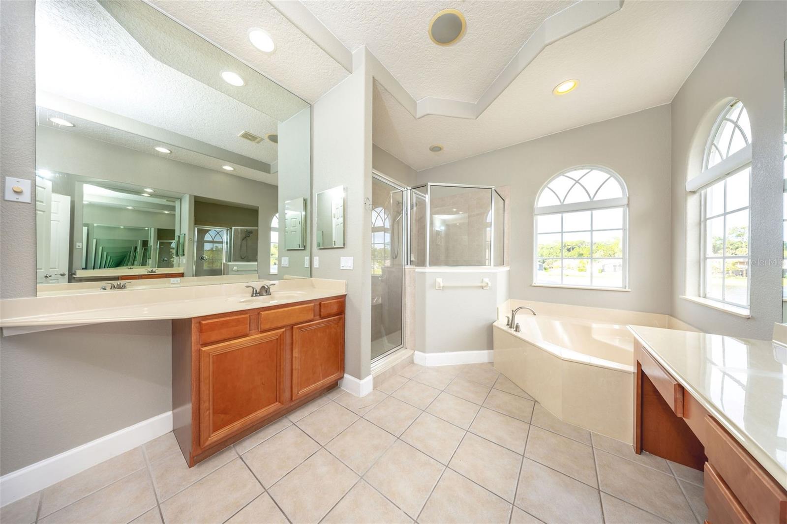 Primary en suite bathroom