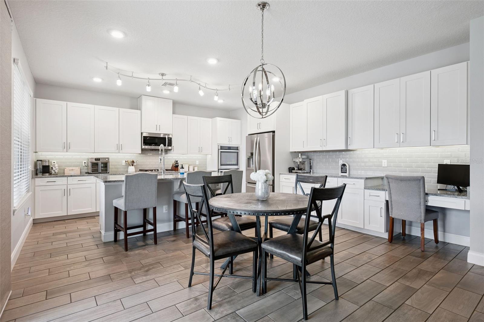 8325 VIVARO ISLE WAY, Windermere, FL 34786
