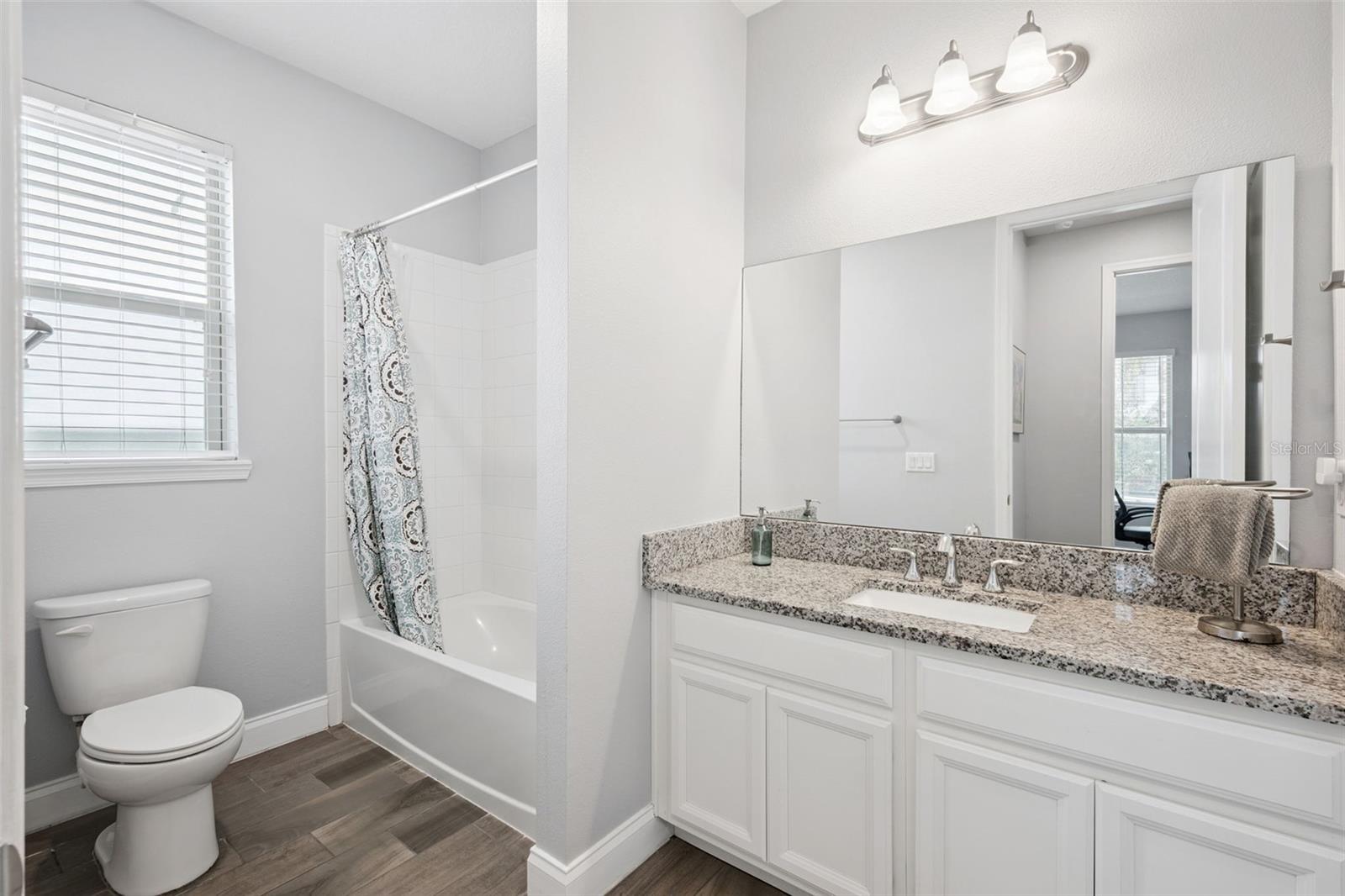 8325 VIVARO ISLE WAY, Windermere, FL 34786