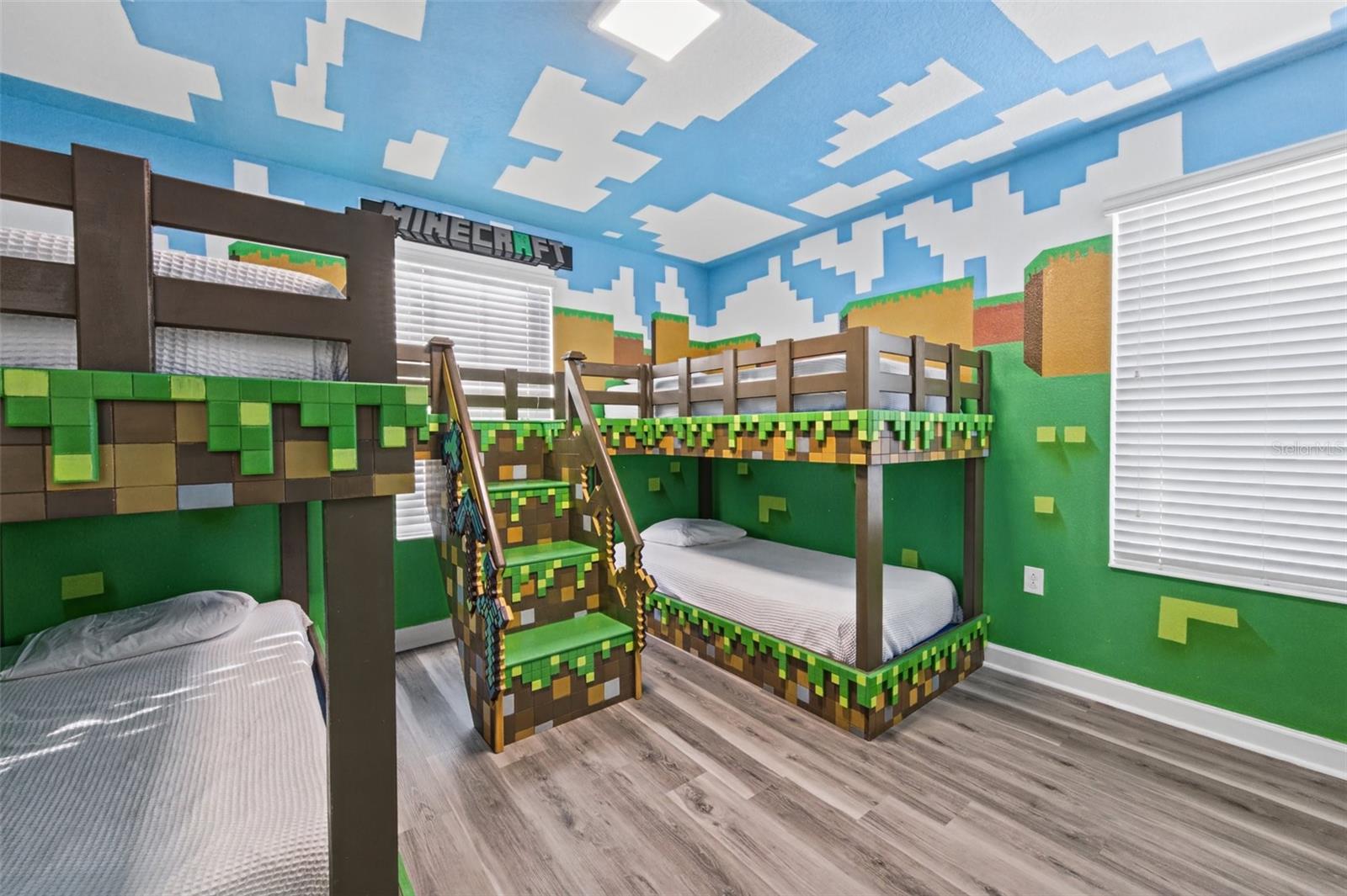 Block-world themed bunk room