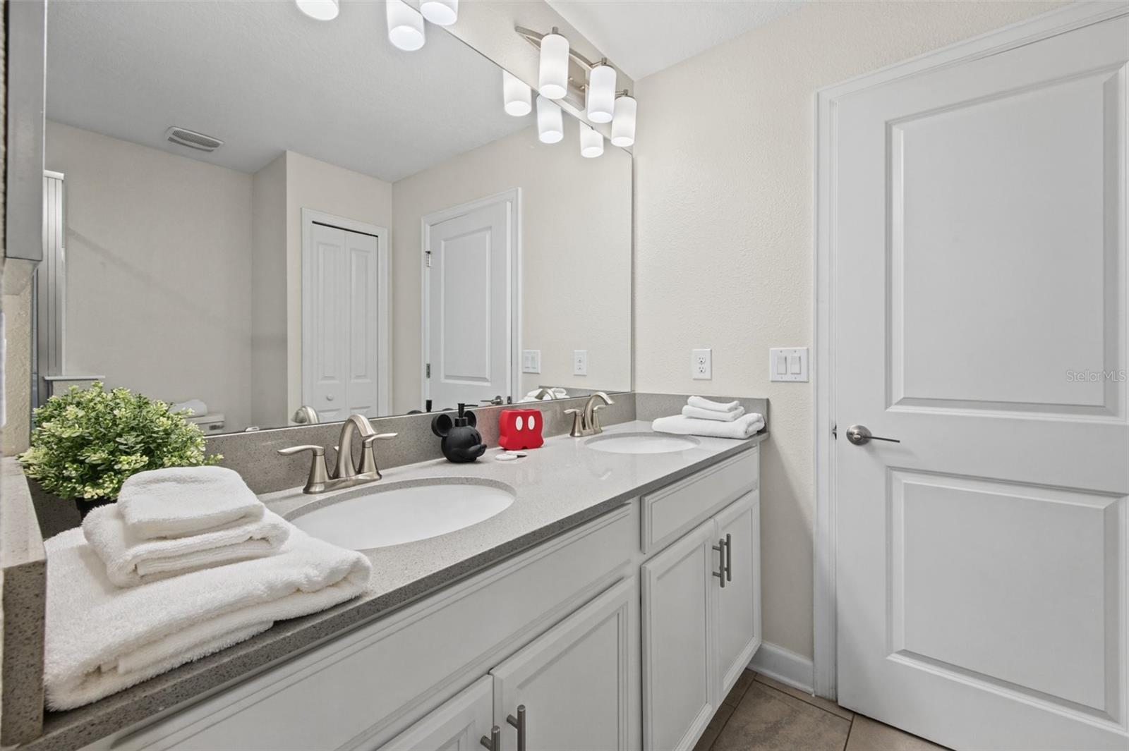 Bathroom vanity