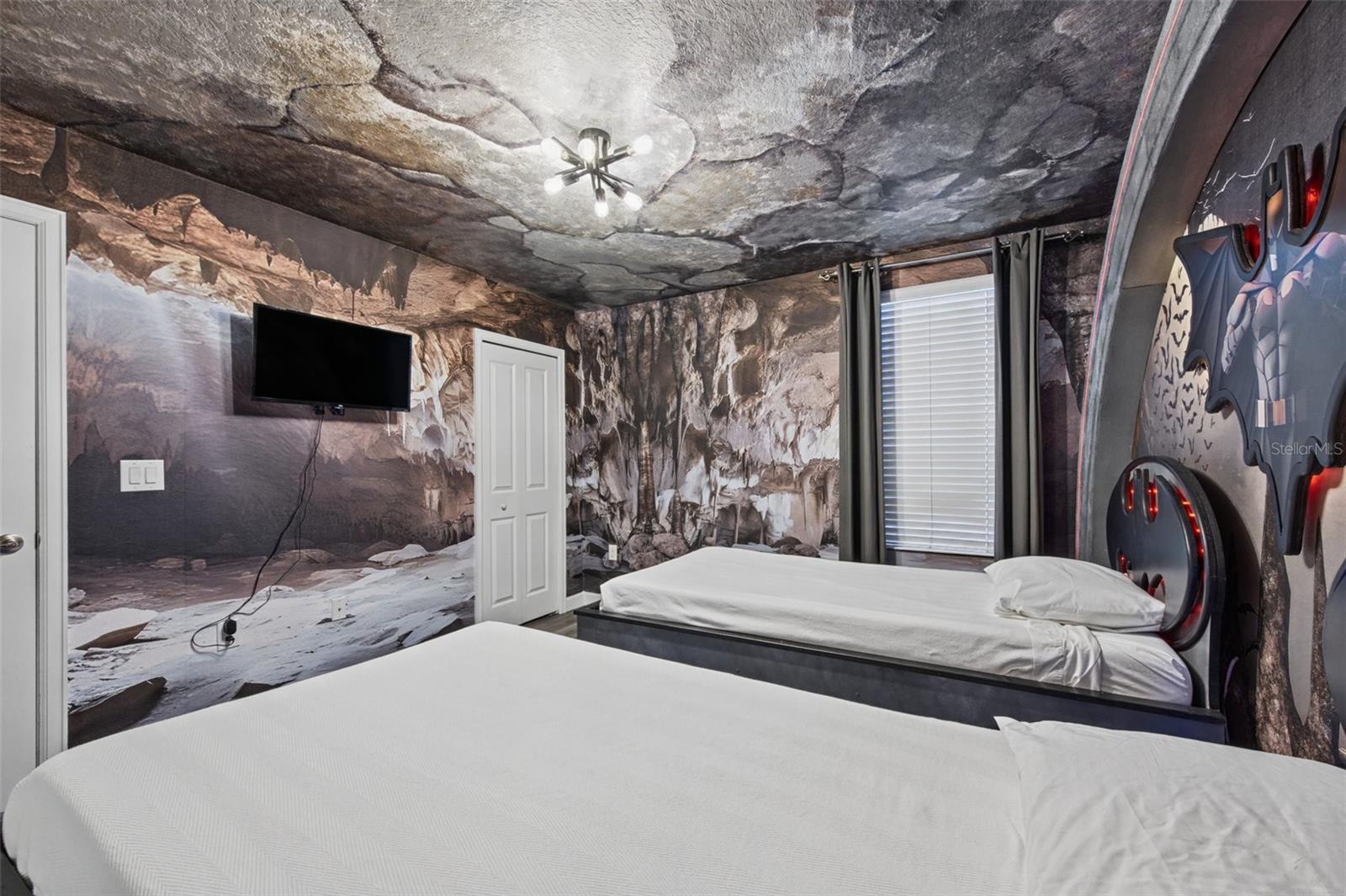 Superhero-themed twin bedroom