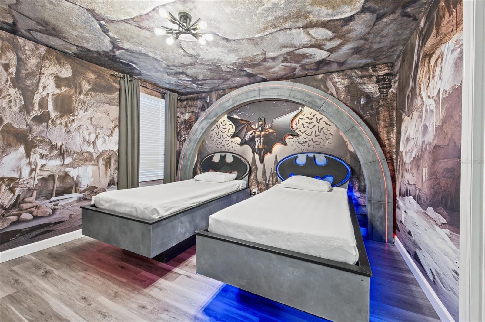 Superhero-themed twin bedroom
