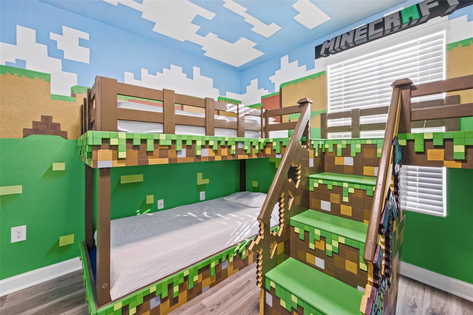 Block-world themed bunk room