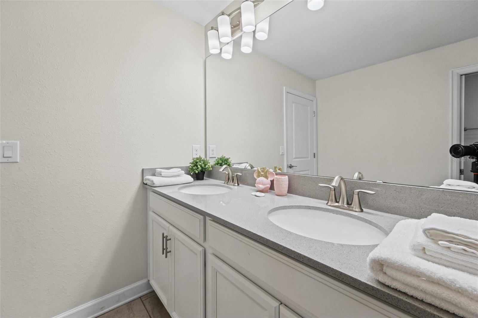 Bathroom vanity
