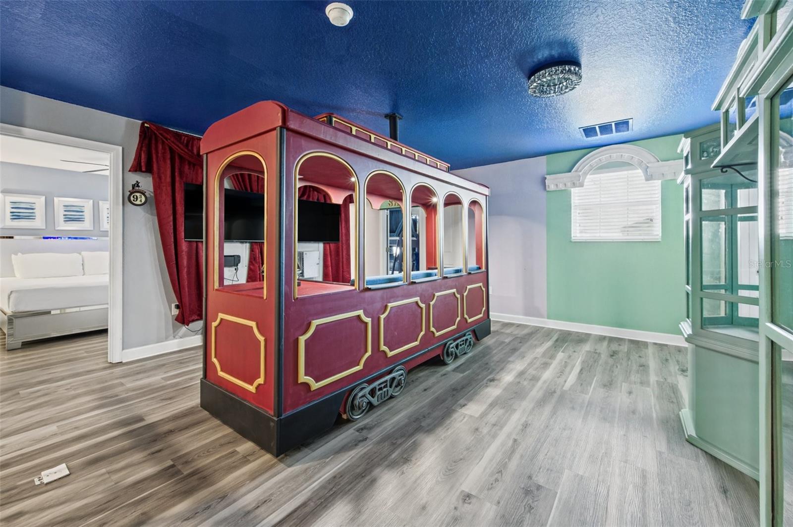 Themed bonus room