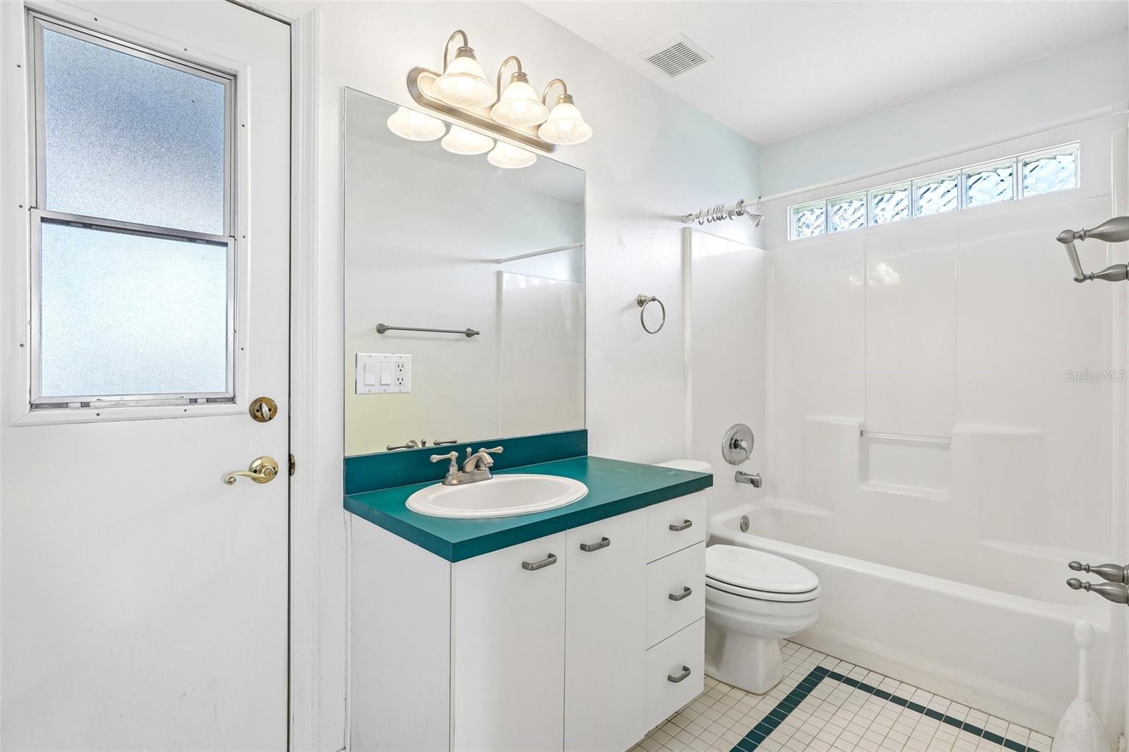Pool/Office Bath