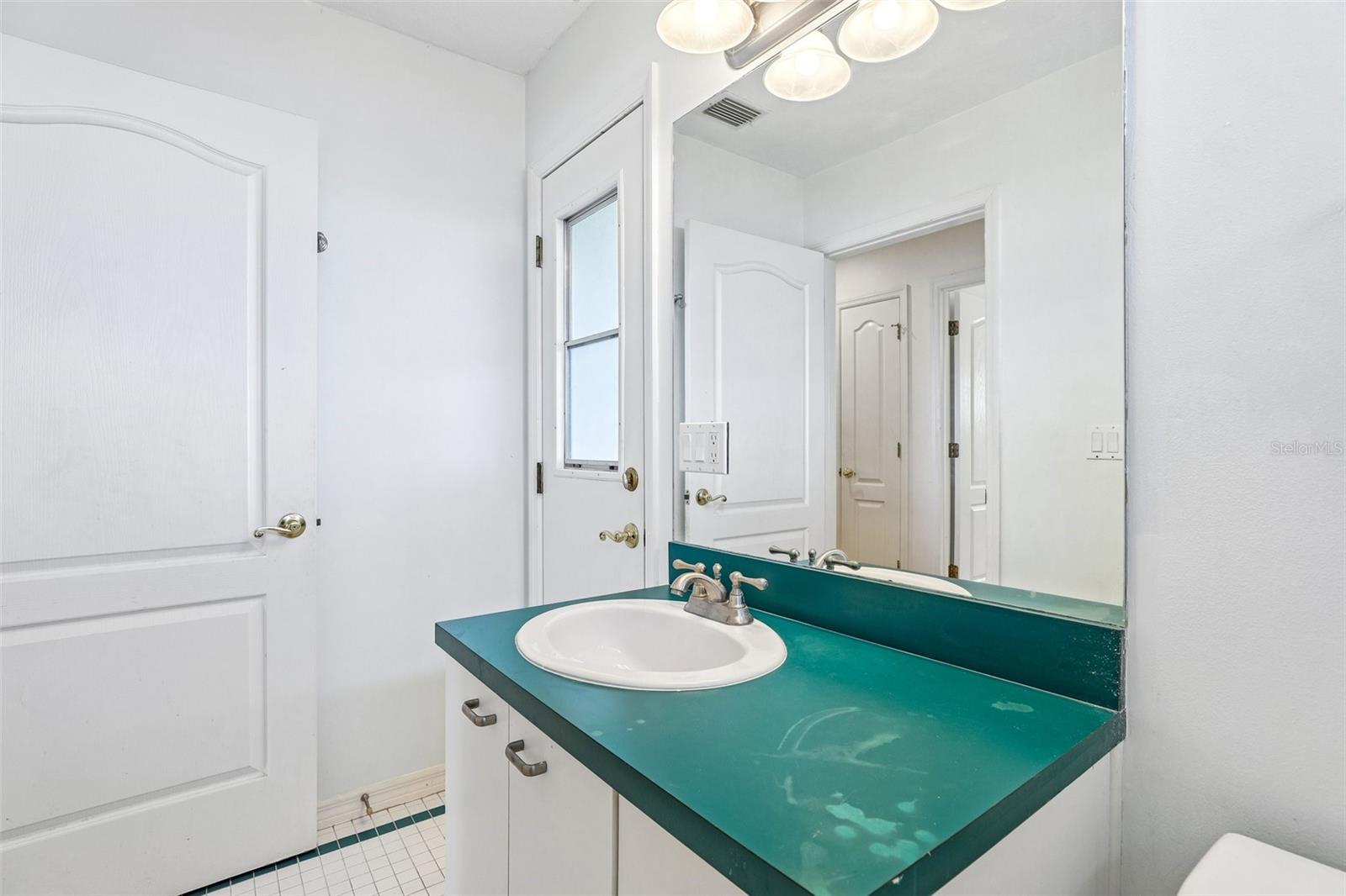 Pool/Office Bath