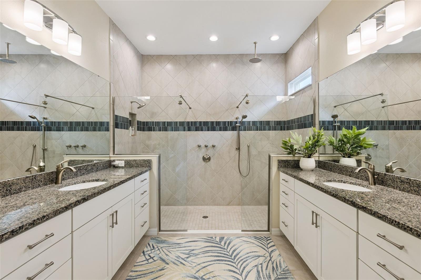 Primary en-suite bathroom